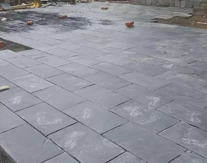 地面铺设石材用青石板或火烧板哪个更好一些?