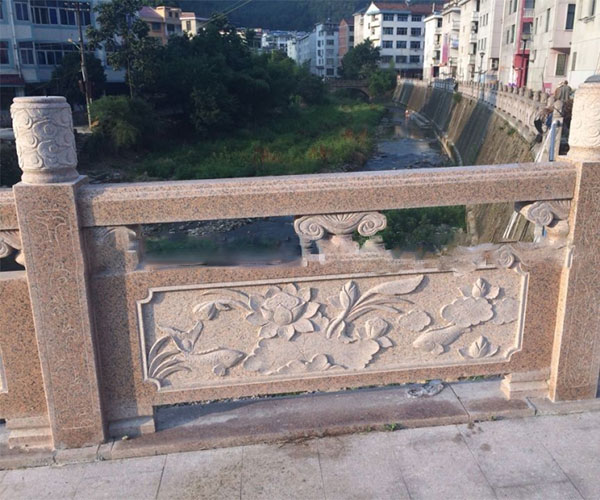 三堡红石材建造的河流护栏2