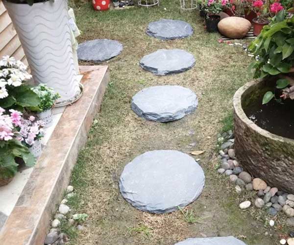 北大青石板铺设院子过道1