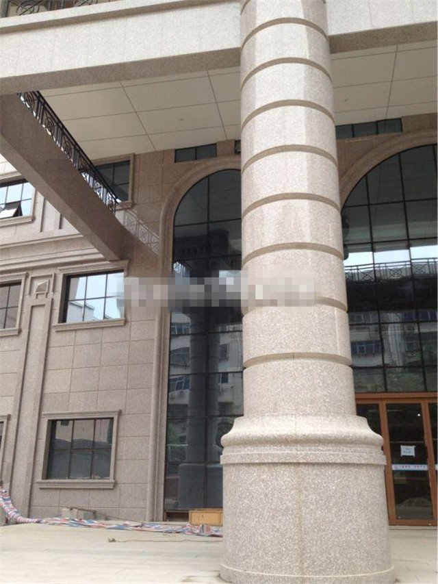 河南医院大门的大型圆柱子单张实拍