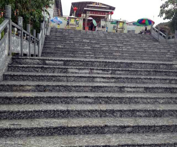 寺庙前的百阶浪花白石梯2