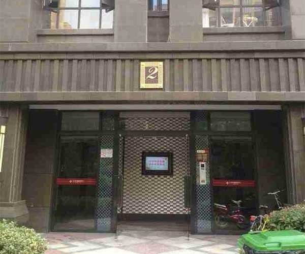 皇室啡石板干挂小区商铺外墙1
