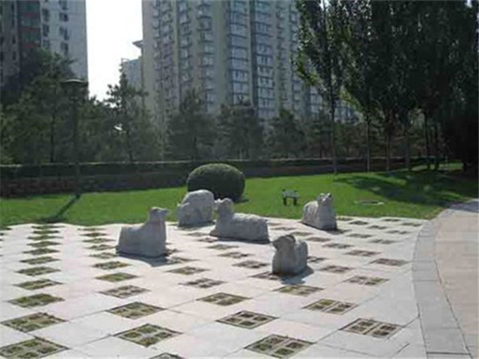 鲁灰公园地铺石