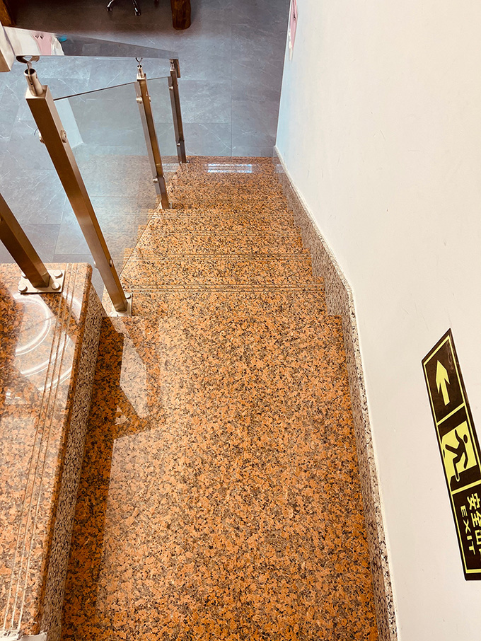 枫叶红楼梯