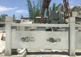 大量供应青石浮雕镂空石栏杆