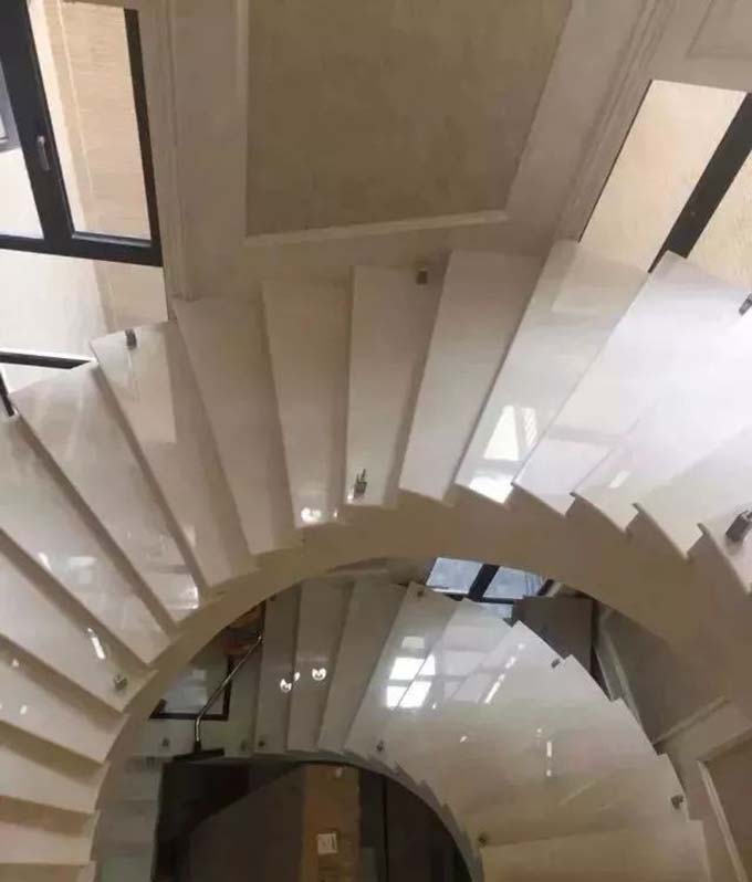 白玉兰罗马柱